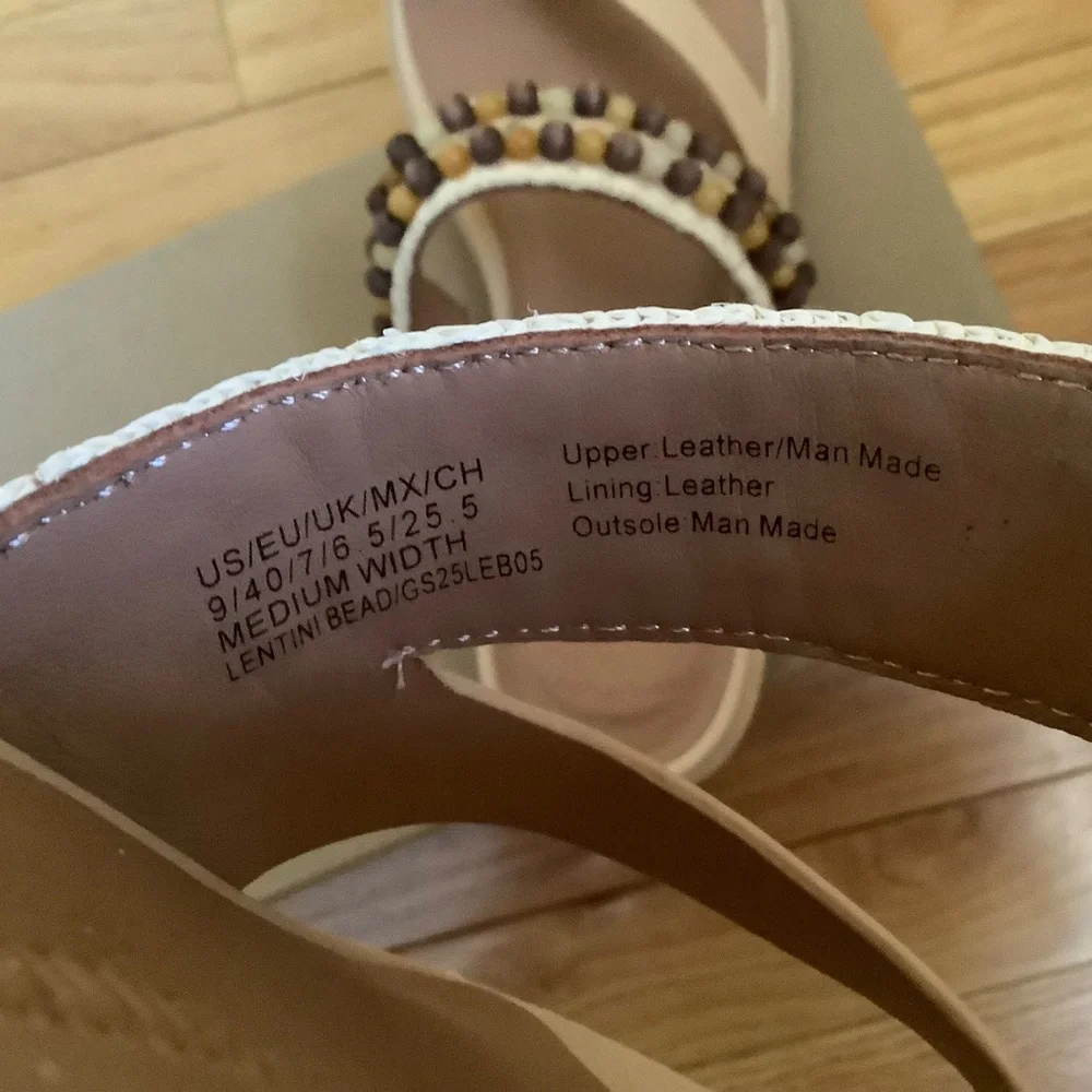 Gentle Souls Lentini Beaded Toe Loop Sandal Tan Leather SZ 9